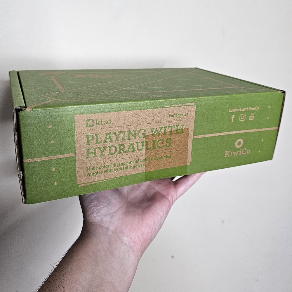 SEALED KiwiCo Kiwi Crate "Playing with Hydraulics" kit